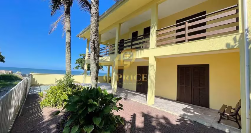 Linda Casa Espaçosa com 5 Suítes e Vista para o Mar