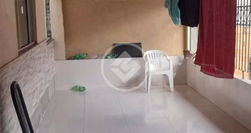 Sobrado sendo 1 casa em cima da outra com saídas separadas, porem tem q fazer um muro de divisória na área codigo: 74549