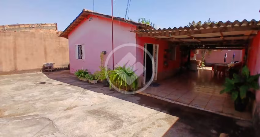 Casa Bem localizada no bairro Real Conquista 1, com 3 quartos, 1 suite e um banheiro, vaga de garagem para 5 carros. codigo: 79528