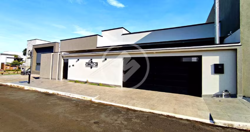 Uma casa mobiliada com 4 suites, 4 vagas de garagem com energia solar num bairro com fácil acesso para o centro de Caldas Novas! Próximo ao posto de combustivel, atacadão, parquinho. codigo: 113630