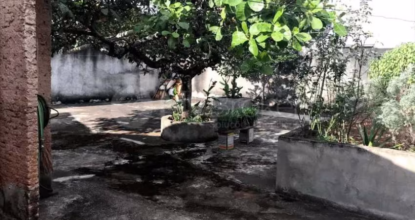 Casa com 4 quartos, lote amplo. codigo: 13588