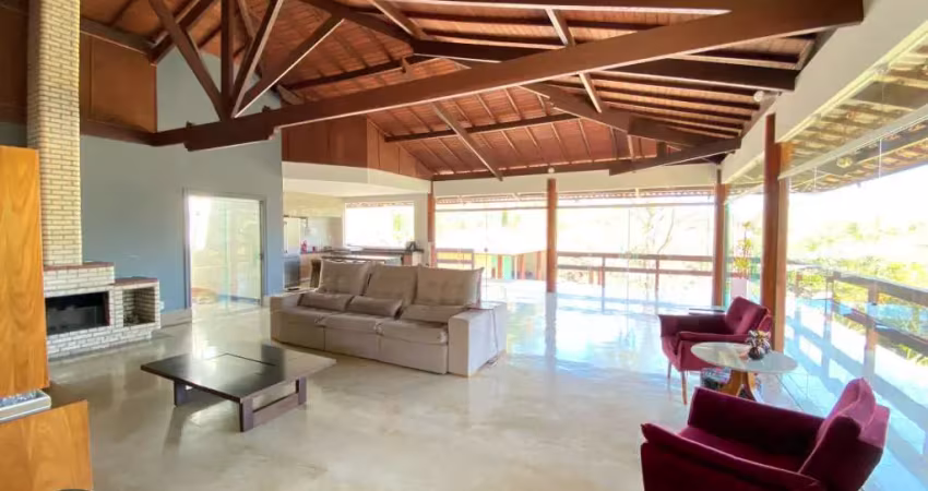 Casa de alto padrão com um amplo jardim de 3 quartos e ótima área de lazer - Jardim da Serra