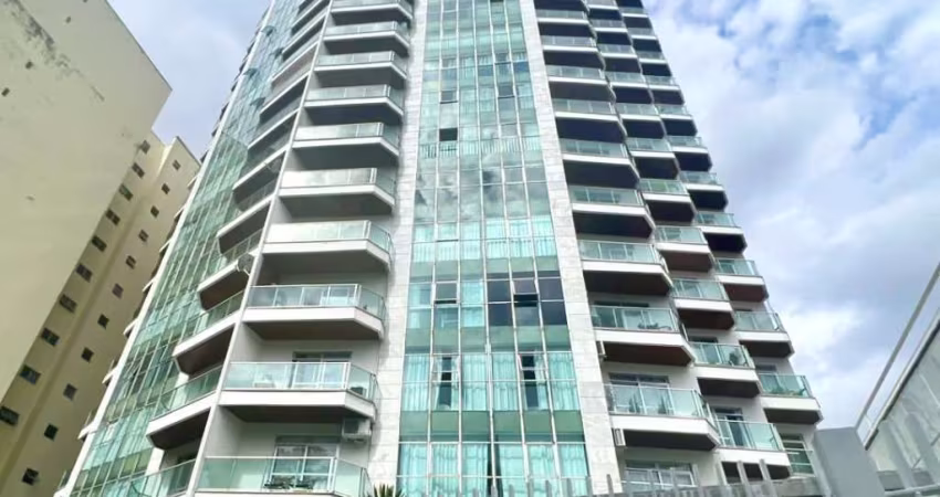 Apartamento super espaçoso com 3 quartos - Centro