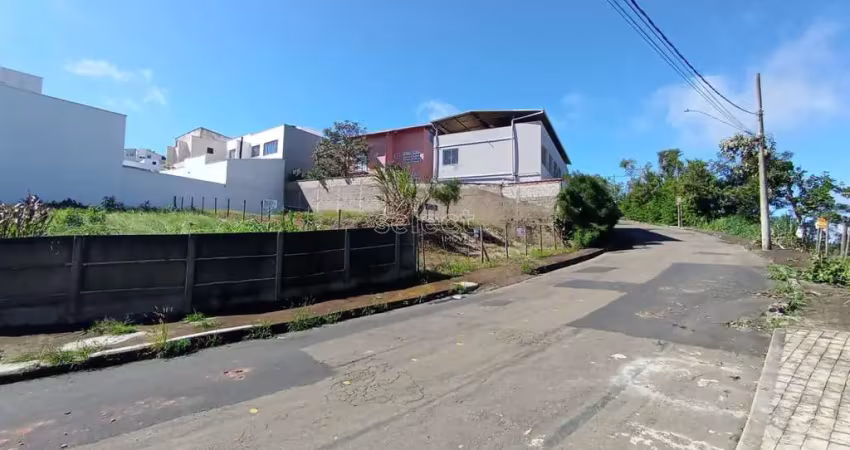 Terreno à venda na Rua Francisco Baptista de Oliveira, 33, Aeroporto, Juiz de Fora