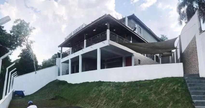 Vendo belíssima casa em mairiporã de frente para represa !!