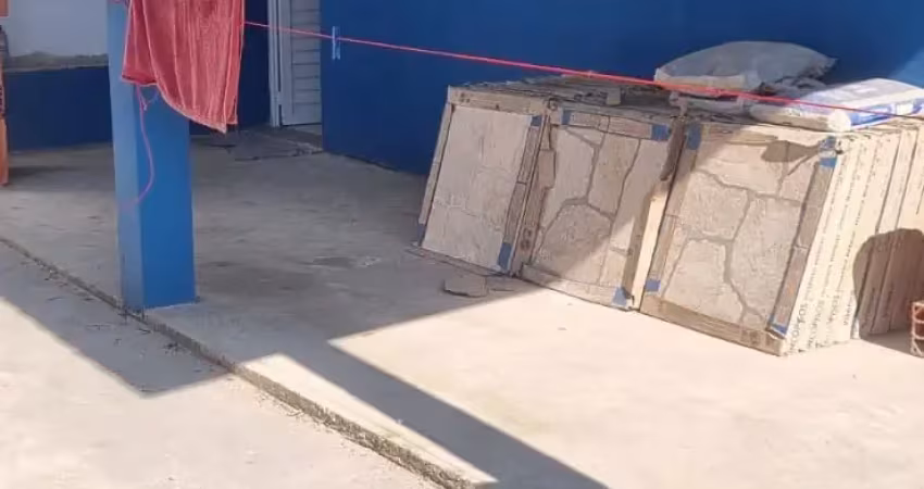 Oportunidade única – casa semiacabada perto da praia!