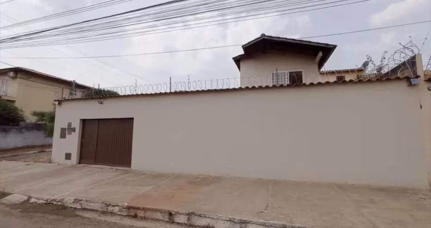 REF: Office629 Casa de esquina com 4 quartos. Área total de 440m² com 250m² de área construída, à venda por R$750.000,00. Gentil Meireles - Goiânia-GO. codigo: 15976