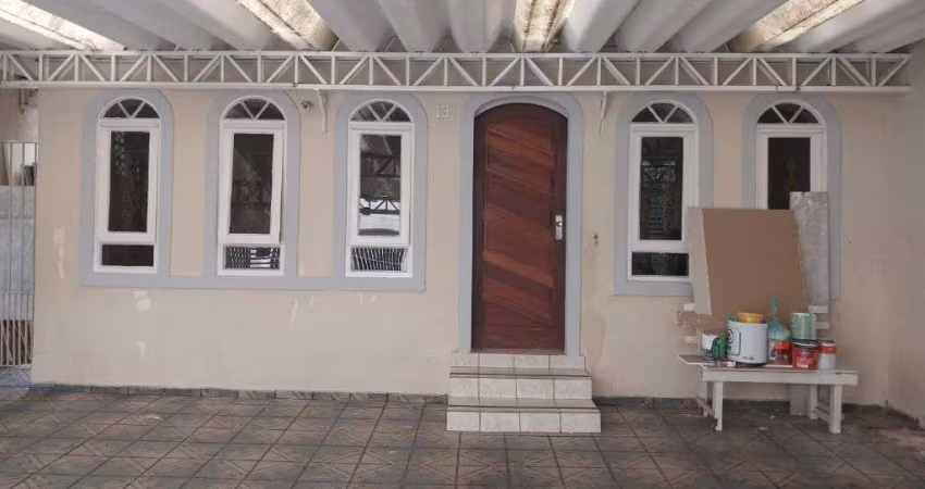 Sobrado 4 dormi, 2 wc, cozinha,  sala de TV e sala de jantar,  garagem 2 veículos, lavanderia e churrasqueira.