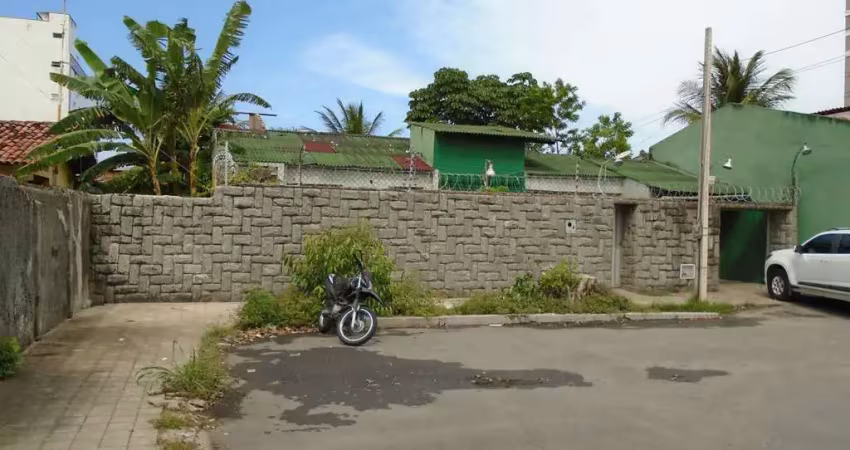 Casa com 3 quartos para alugar na Alameda Amaralina, 60, Itaperi, Fortaleza