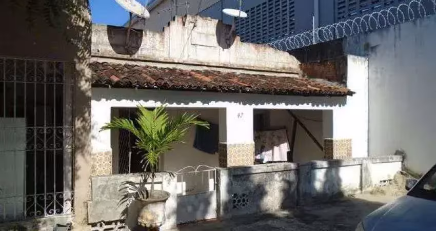 Casa com 2 quartos para alugar na Rua João Melo, 47, Democrito Rocha, Fortaleza