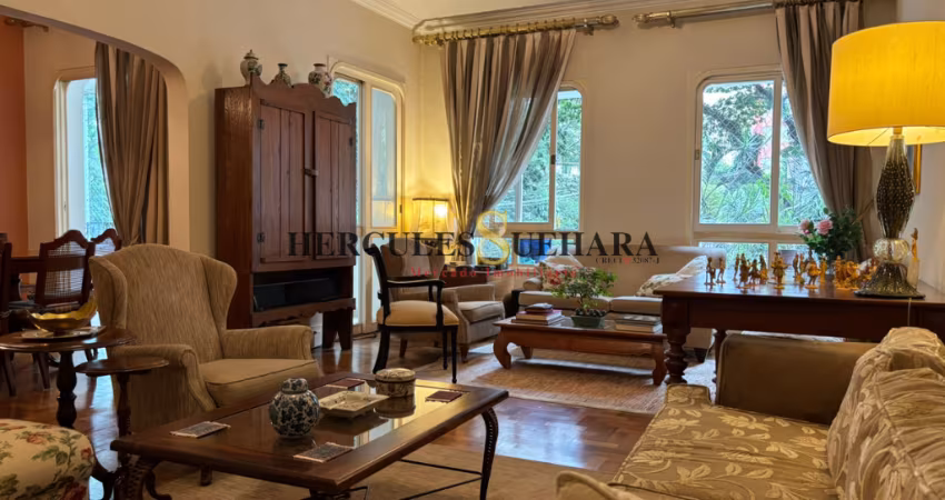 Charmoso Apartamento no Estilo Colonial/Neoclássico no Jardins em São Paulo