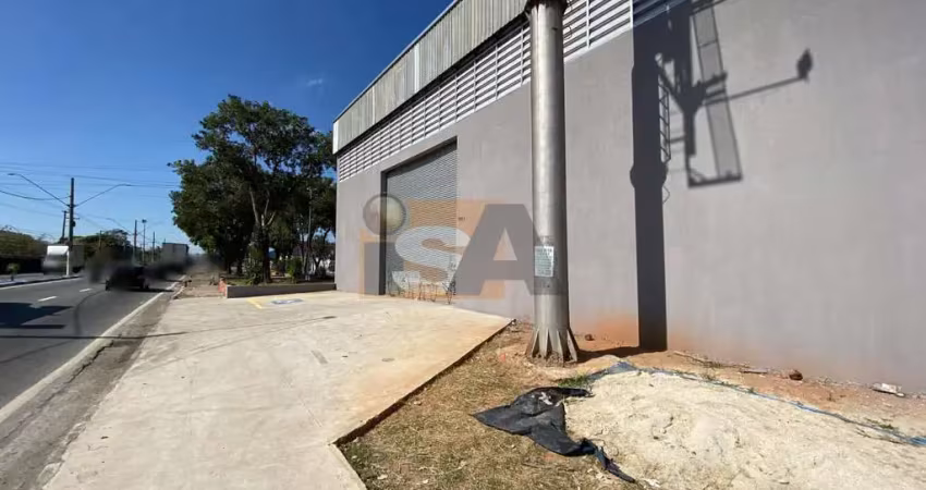 Galpão comercial; com frente para duas vias; na av. major pinheiro fróes, em suzano/sp.