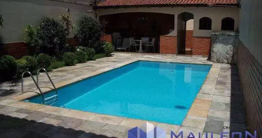 Casa assobradada com piscina - excelente localização !!!