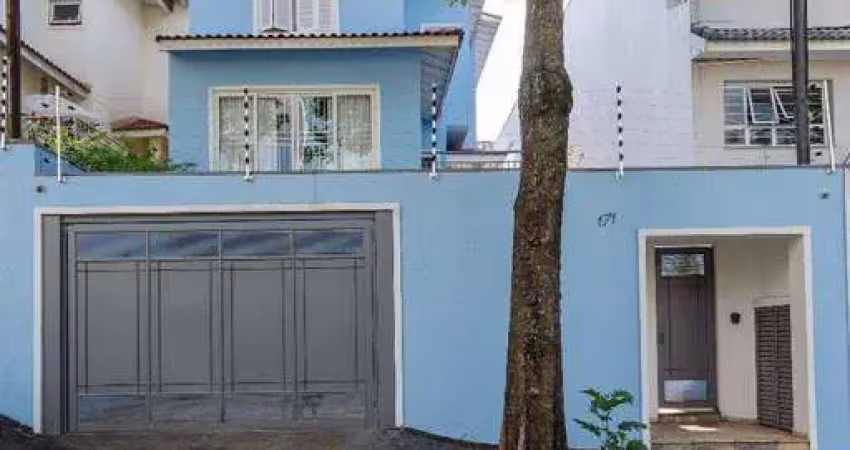 Excelente sobrado próximo à Praça Silvio Romero !!