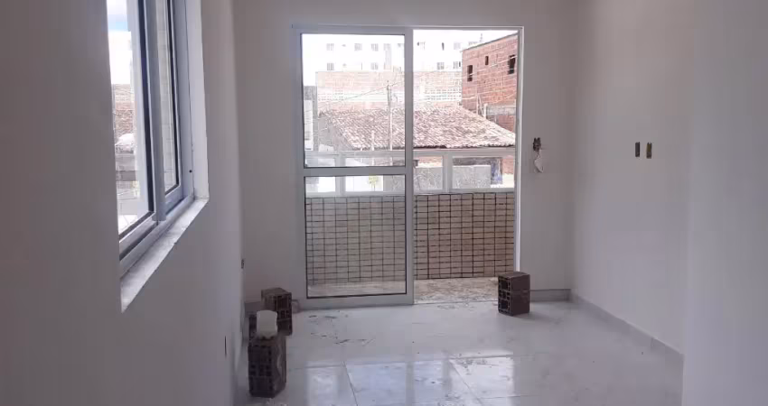 Apartamentos no cuiá com sala ampla, cozinha,  02 quartos, suíte,  WC social,  com área externa em L, ou em I, temos AP no 1° andar com área privativa