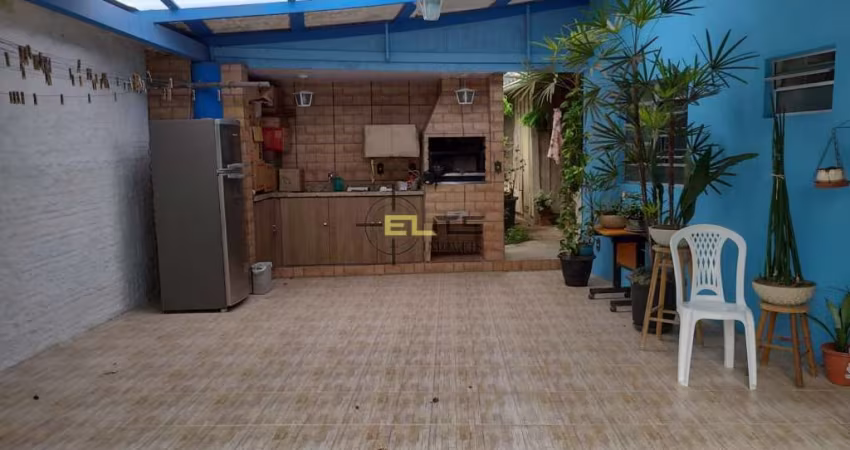 Casa de 8 dormitórios semi-mobiliada em Capoeiras/Florianópolis.