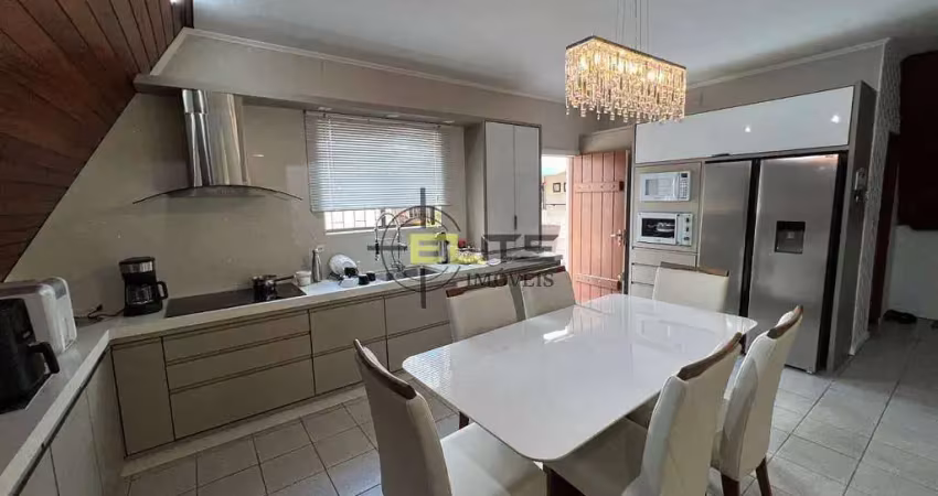Casa à venda, de 3 dormitórios, sendo 1 suíte com banheira no Centro, em Palhoça/SC