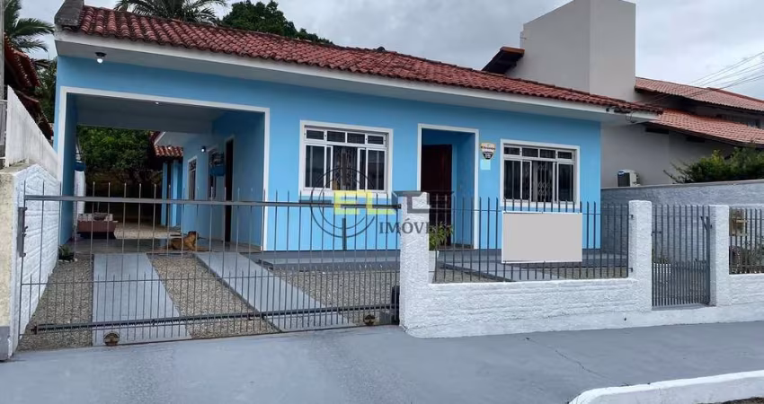 Casa à venda, com 3 dormitórios (1 suíte), edícula, churrasqueira no Pagani, em Palhoça/SC