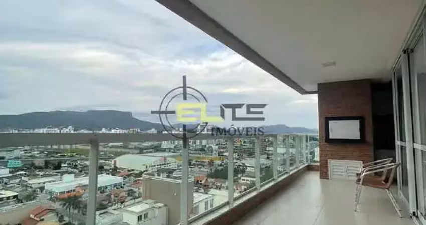Apartamento à venda, mobiliado, de 3 dormitórios, sendo 1 suíte com sacada e banheira no Centro, em