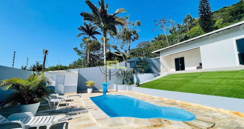 Casa à venda, PORTEIRA FECHADA com 3 dormitórios (1 suíte), piscina, edícula gourmet  na Praia de F