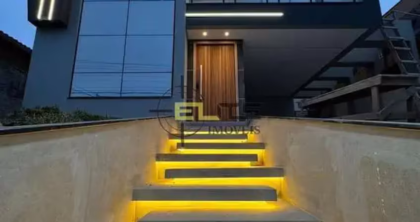 Casa alto padrão com amplo terreno, de 3 dormitórios no estreito/florianópolis.
