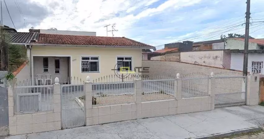 Vende-se 2 casas no mesmo terreno no Bairro Areias/São José.
