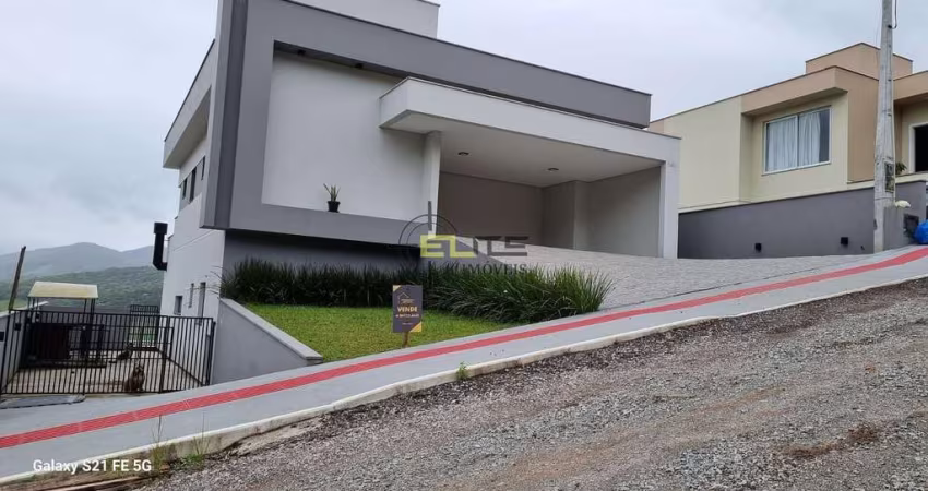Casa à venda, com 03 dormitórios, sendo 01 suíte em São Francisco - Santo Amaro da Imperatriz