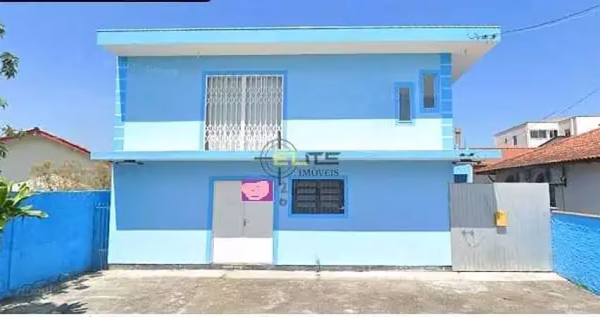 Casa com 2 pavimentos, com sala comercial e piscina na ponte do imaruim/palhoça.