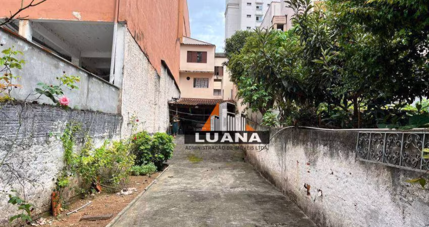 Casa com terreno.