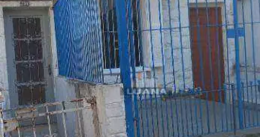 Sobrado com 2 casas independentes com 3 dormitorios cada uma, 1 vaga de garagem