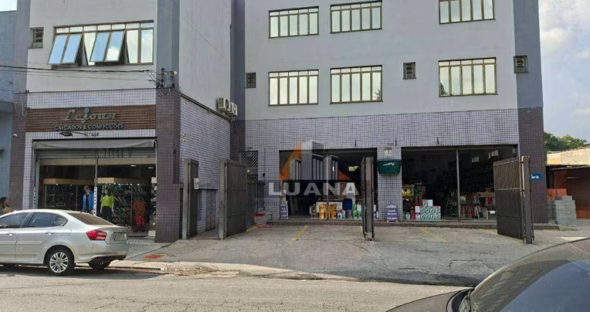 Predio com 2 Lojas e Deposito com 8 vagas de garagem em Rua Comercial defronte Agencia do Bradesco da Vila Jaguara.