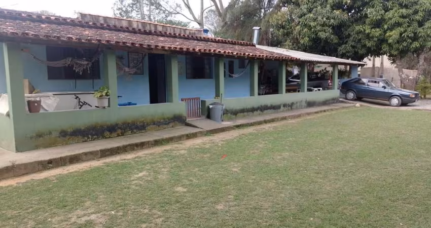 Chácara com 2 quartos à venda, 1500 m² por R$ 235.000 - Cercado - Araçoiaba da Serra/São Paulo