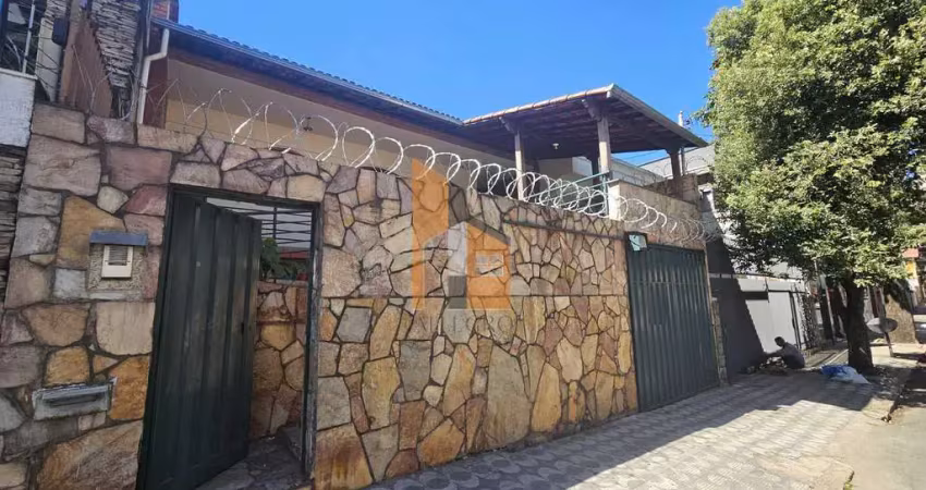 Casa com 3 quartos à venda na Rua Zurick, 735, Nova Suíssa, Belo Horizonte