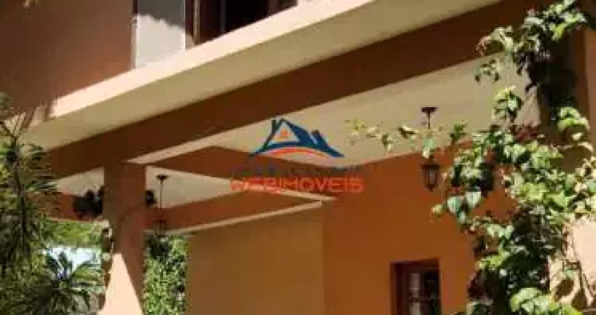 Casa de alto padrão em condomínio à venda em Cotia-SP: 3 quartos, 1 suíte, 5 salas, 2 banheiros, 7 vagas de garagem, 350m².