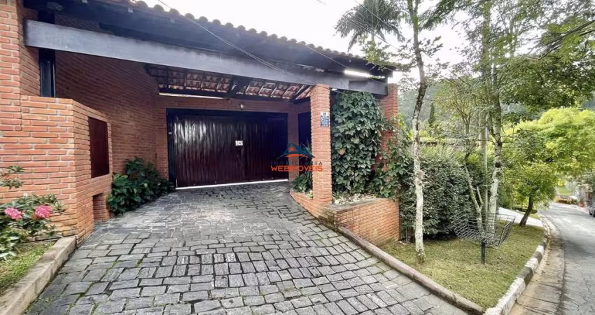 Casa de alto padrão em condomínio de luxo em Palos Verdes, Carapicuíba-SP: 3 quartos, 3 suítes, 3 salas, 4 banheiros, 8 vagas, 321,32 m².