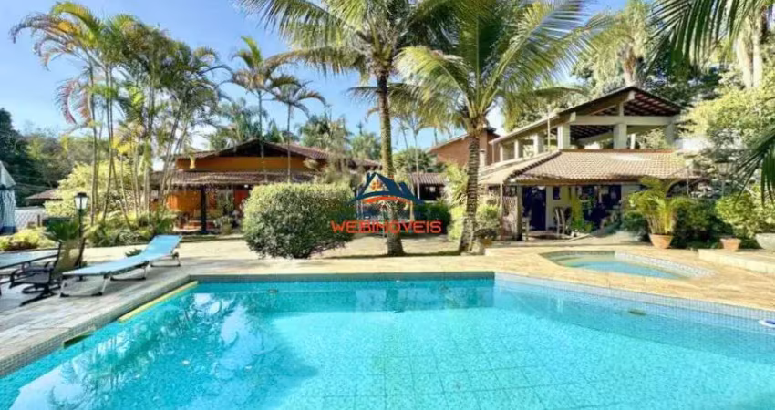 Luxuosa casa em condomínio à venda em Carapicuíba-SP, Chácara Vale do Rio Cotia: 3 quartos, 3 suítes, 5 salas, 4 banheiros, 11 vagas, 503m².