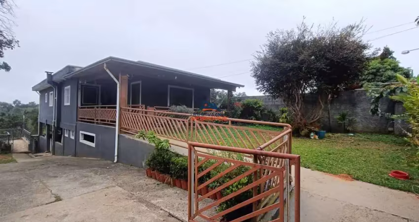 Imperdível oportunidade de adquirir uma casa espetacular em cotia-sp: 3 quartos, 1 suíte, 2 salas, 3 banheiros, 8 vagas de garagem e 400m² de área no jardim santa izabel!