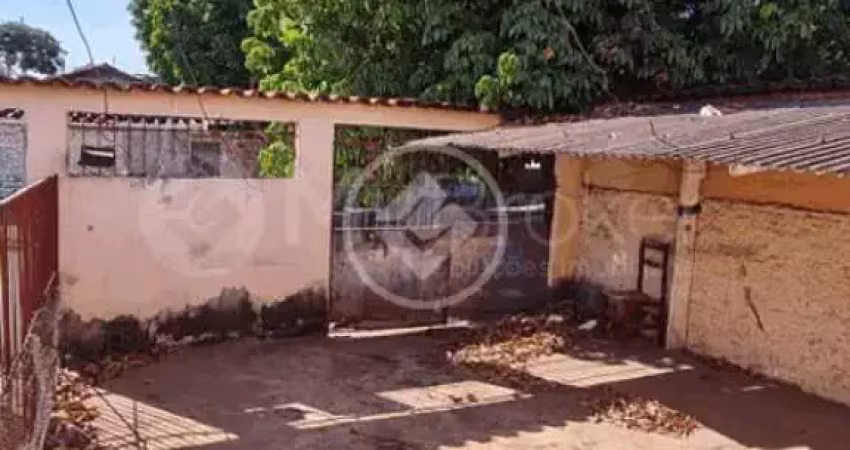 Casa com 3 quartos à venda na Avenida Primeiro de Maio, Vila São Luiz, Goiânia