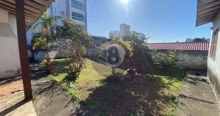 Terreno à venda na Rua Pascoal Simone, Coqueiros, Florianópolis
