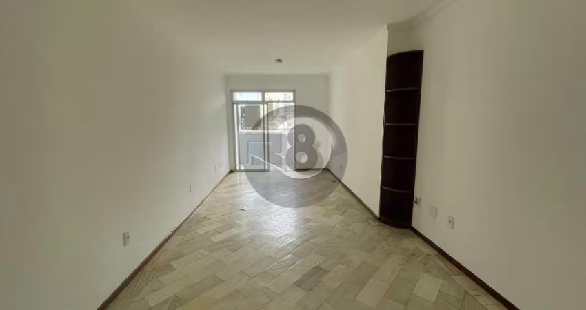 Apartamento amplo, ótima localização
