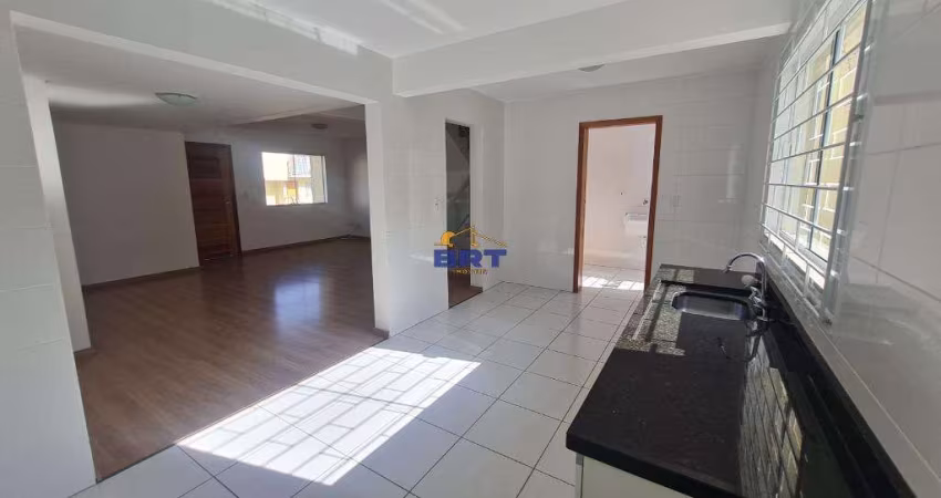 Sobrado à venda em Curitiba, Xaxim, com 3 quartos, com 129 m²