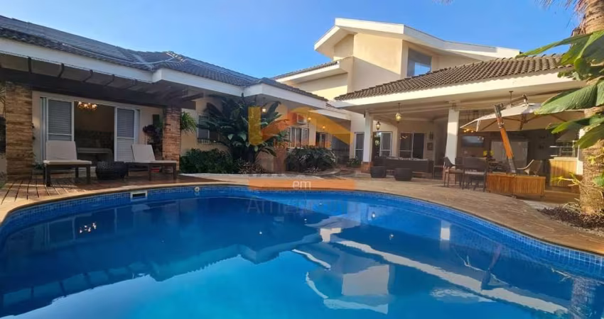 Casa de alto padrão em condomínio na Estância Hípica em Nova Odessa-SP: 3 quartos, 1 suíte, 2 salas, 5 banheiros, 6 vagas, 241m².
