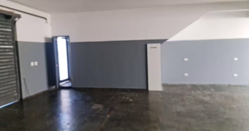 Salão Comercial de 150m² com 2 Banheiros e 3 Vagas de Garagem para Locação em Americana-SP, na Chácara Girassol