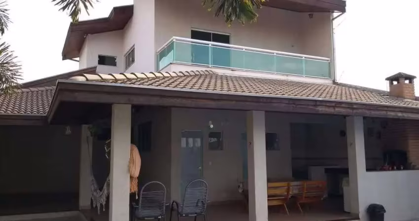 Casa de Luxo: 4 Quartos, 2 Suítes, 2 Salas, 5 Banheiros, 2 Vagas na Jardim Souza Queiroz, Santa Bárbara D'Oeste-SP (250m²)