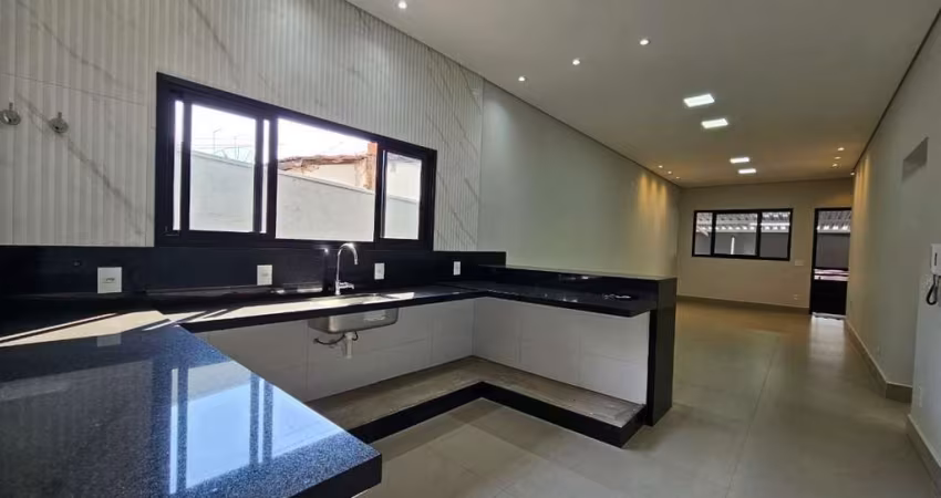 Imperdível! Casa à venda em Americana-SP, bairro Conserva, 3 quartos, 1 suíte, 2 salas, 3 banheiros, 190m² de área.