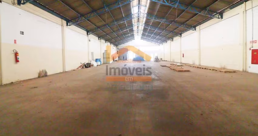 Salão industrial de 1.000m² com doca para caminhões em condomínio fechado com portaria 24 hs R$ 9.700,00