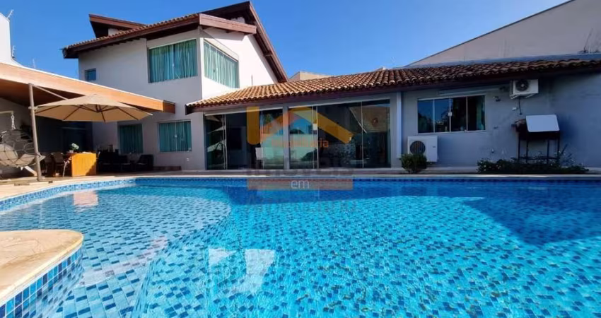 Casa à venda em Americana-SP: 3 quartos, 2 suítes, 3 salas, 3 banheiros, 4 vagas de garagem, 395m² no Parque Residencial Nardini.