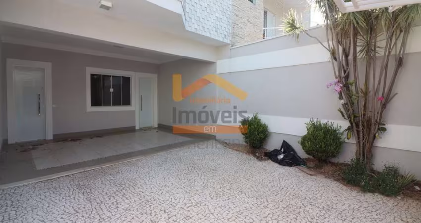 Linda casa localizada no Werner Plaas em Americana