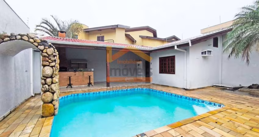 Casa para locação de alto padrão no bairro Werner Plaas, Americana-SP: 3 quartos, 1 suite, 2 salas, 4 banheiros, 2 vagas, 275m².