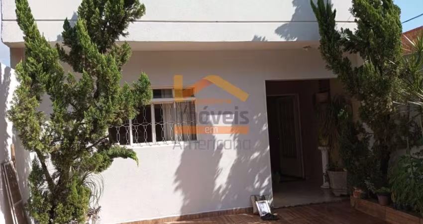 Casa à venda na cidade de  com 3 quartos, 1 suíte, 2 salas, 2 banheiros, 2 vagas de garagem e 130m² de área.